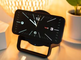 Apple’s plans for a smart display suffer a Siri-related setback