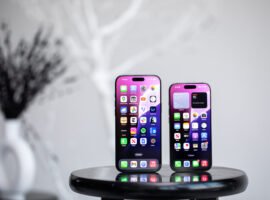 Trump threatens Apple with a 25 percent iPhone tariff