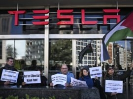 PORTUGAL-US-PROTEST-TESLA