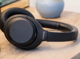 Sony’s last-gen XM4 headphones are over 50 percent off for Black Friday