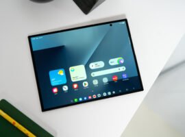 I just want to keep unfolding the Samsung Z Trifold