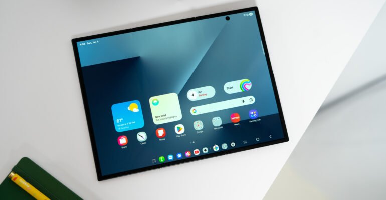 I just want to keep unfolding the Samsung Z Trifold