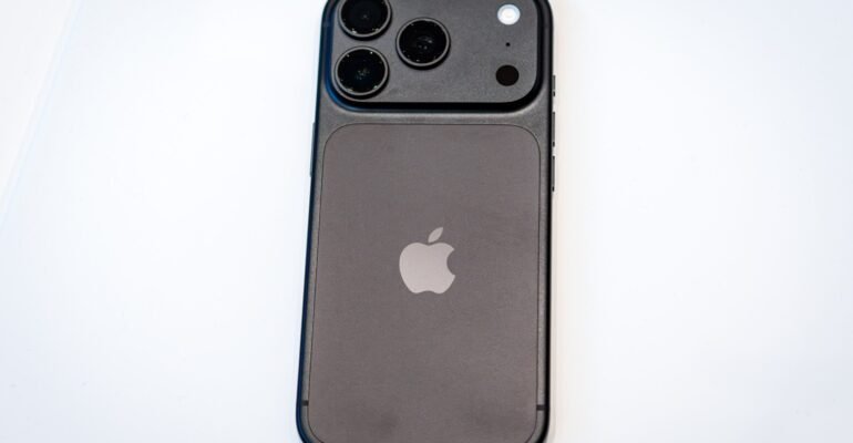 The black iPhone Pro returns